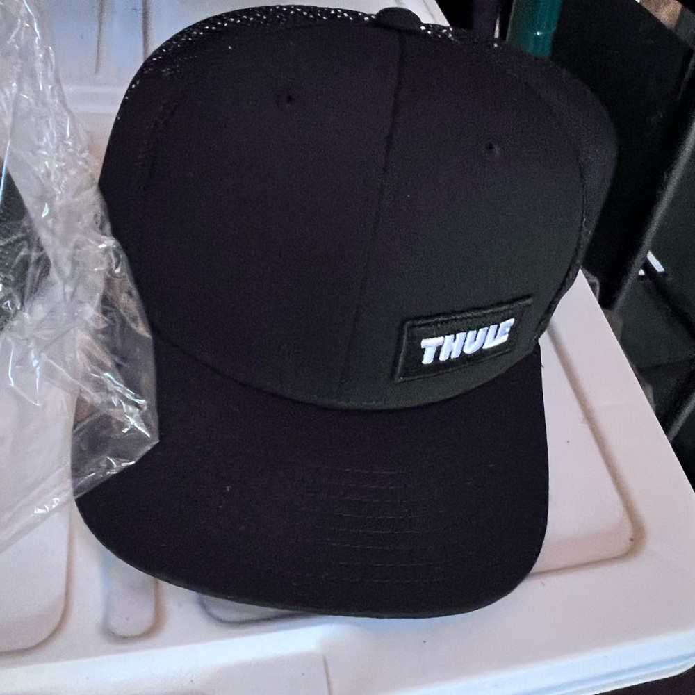 New With Tags THULE Black Cap Baseball Cap Adjustable Fits All Quality